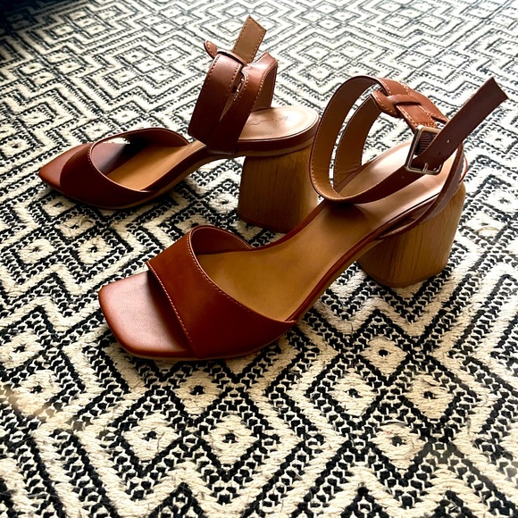 Target Universal Thread Block Heels - Picture 4 of 5